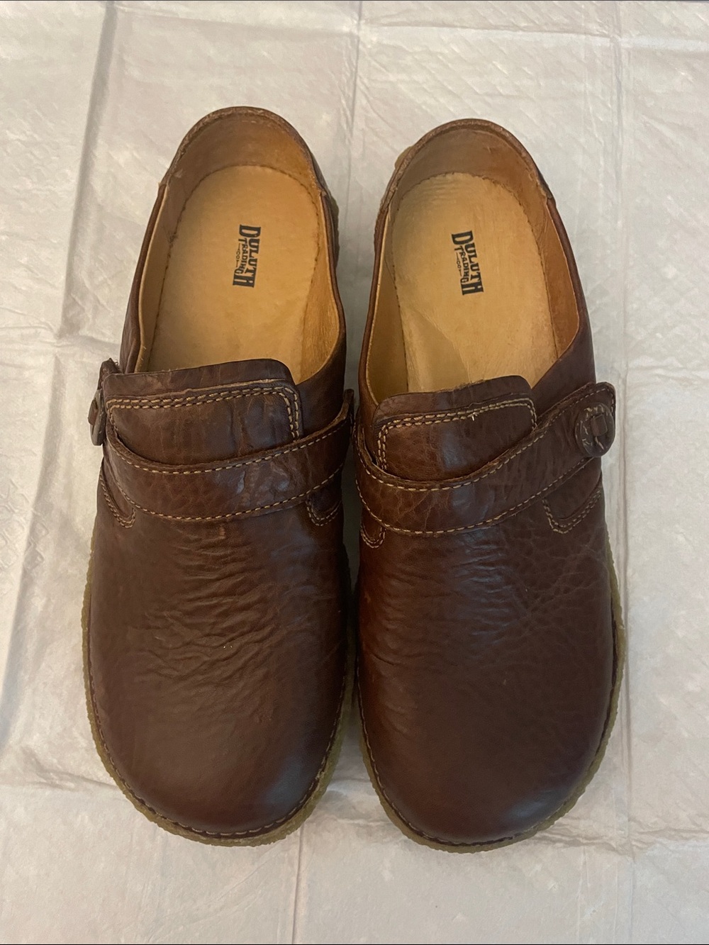 Duluth Trading Co Brown Leather Slip-On Women’s Clogs with Strap